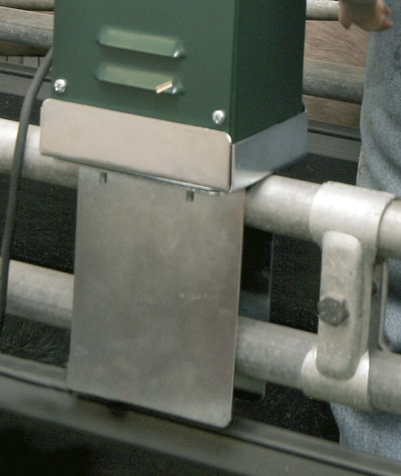 Halterung f. Schwanzkupierg. m. Trafo