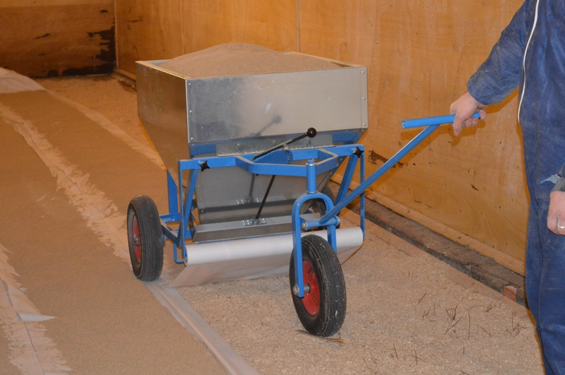 Futterwagen f. Kükenpapier