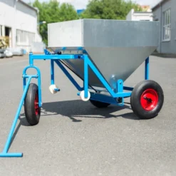 Alternative view of Futterwagen f. Kükenpapier
